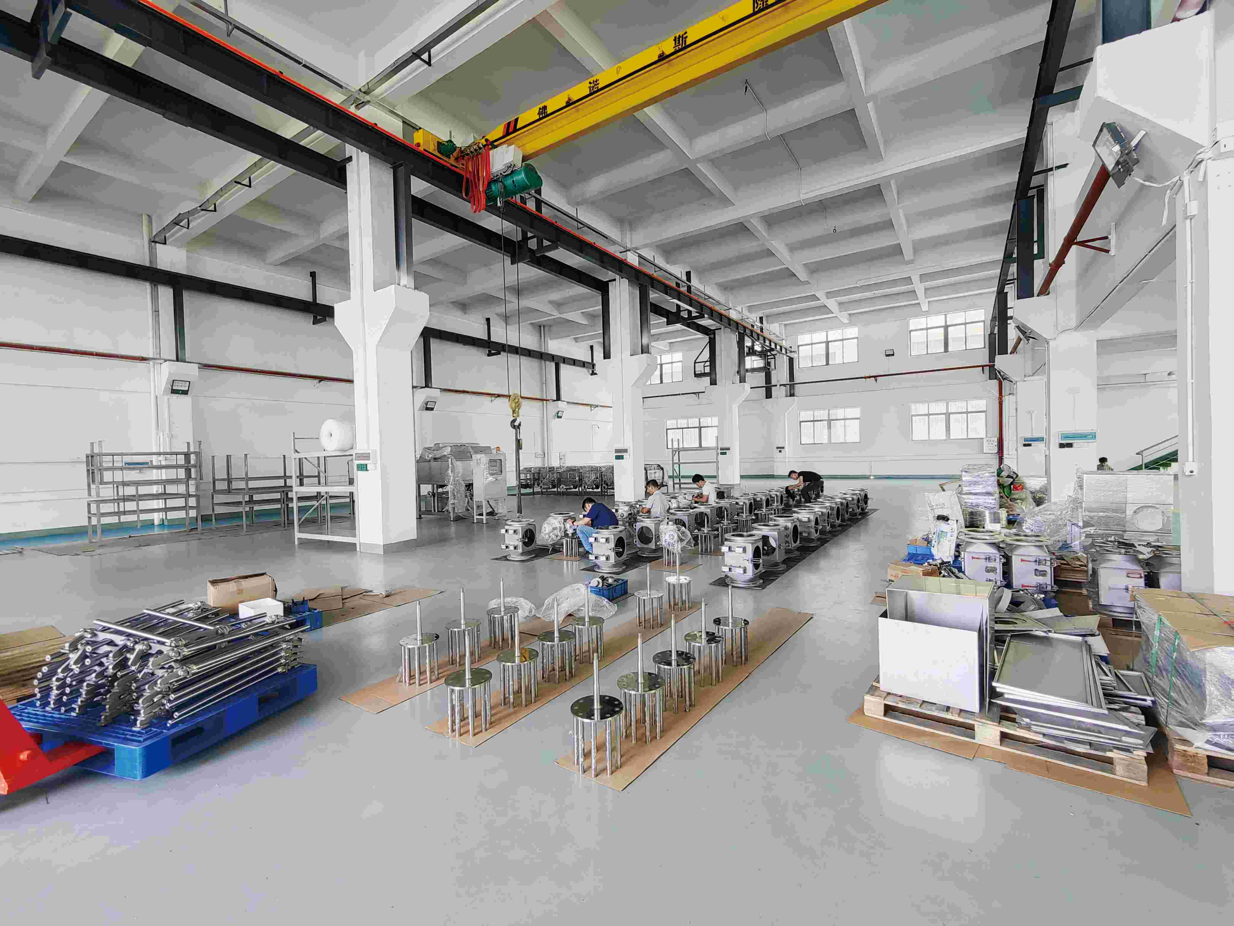 Manuell kontra automatisk järnborttagningsutrustning: fördelar och skillnader